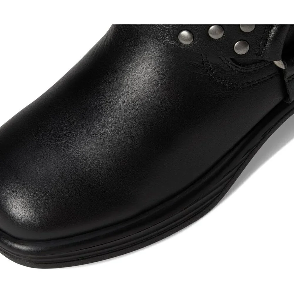 NWT (no box) Steve Madden girls valent motorcycle boots, black with metal size 1